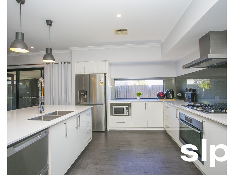 30 Wimbledon Drive, Piara Waters WA 6112