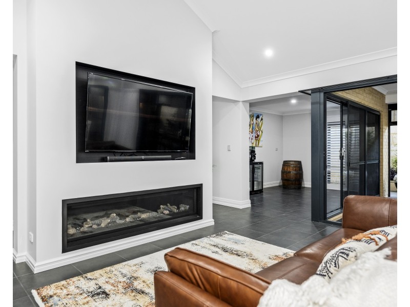 27 Bollard Circle, Wannanup WA 6210