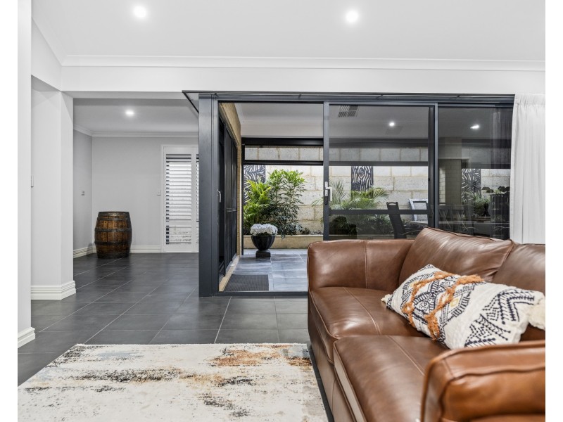 27 Bollard Circle, Wannanup WA 6210