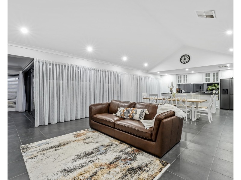 27 Bollard Circle, Wannanup WA 6210