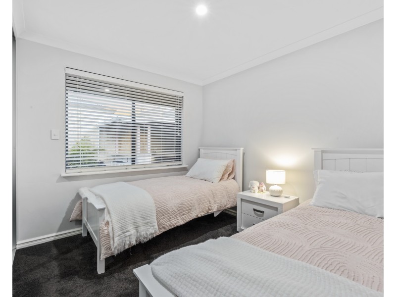 27 Bollard Circle, Wannanup WA 6210