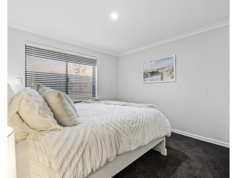 27 Bollard Circle, Wannanup WA 6210
