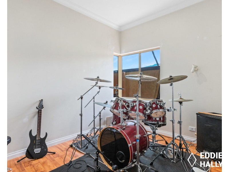 10 Rhodes Rise, Coogee WA 6166