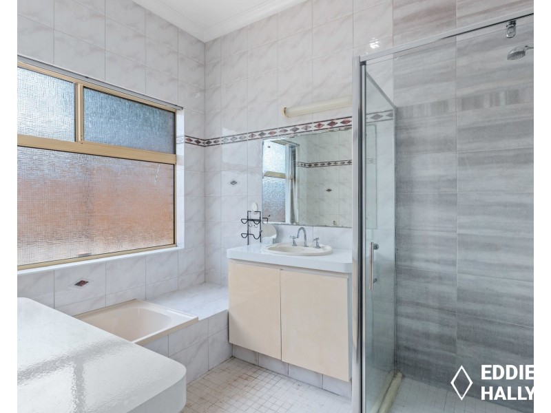 10 Rhodes Rise, Coogee WA 6166