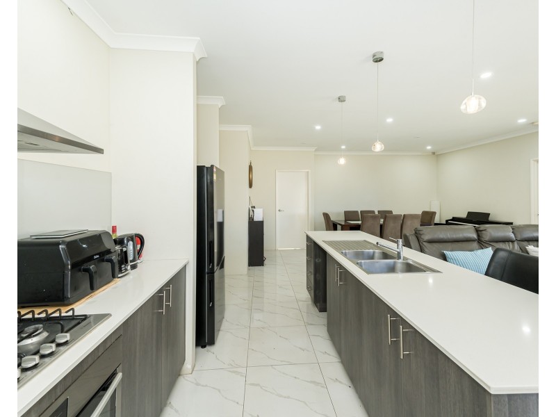 48 Hardey East Road, Wattle Grove WA 6107