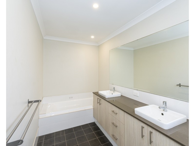48 Hardey East Road, Wattle Grove WA 6107