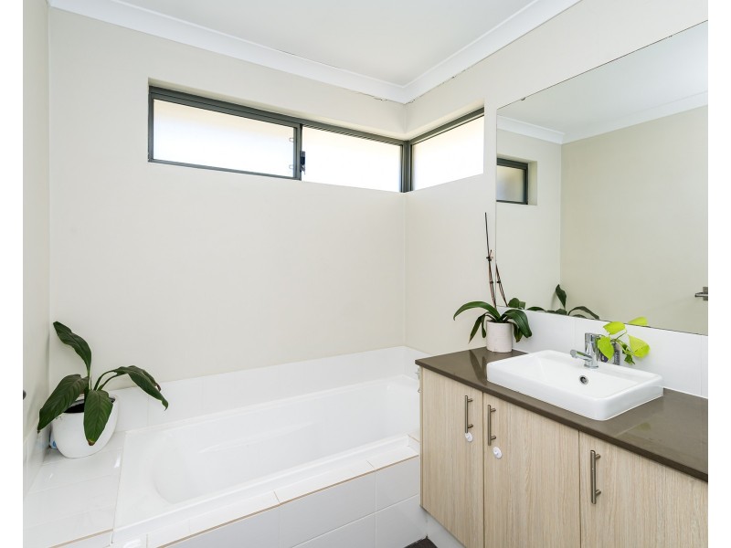 48 Hardey East Road, Wattle Grove WA 6107