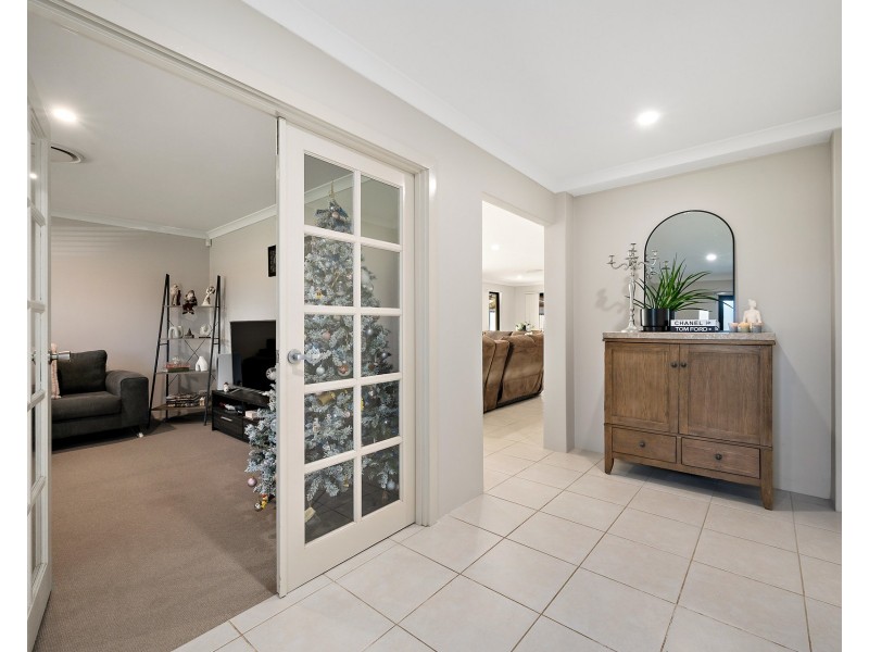 10 Leeuwin Chase, Bertram WA 6167