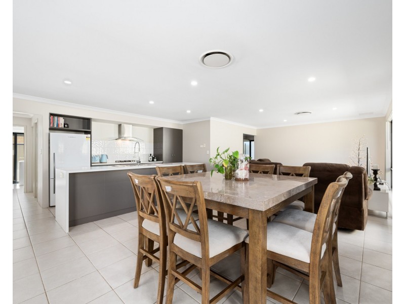 10 Leeuwin Chase, Bertram WA 6167