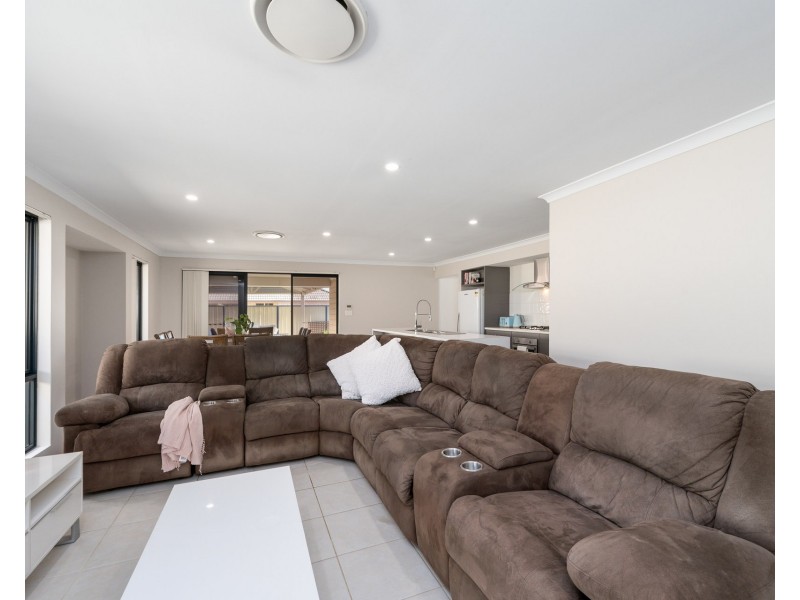 10 Leeuwin Chase, Bertram WA 6167