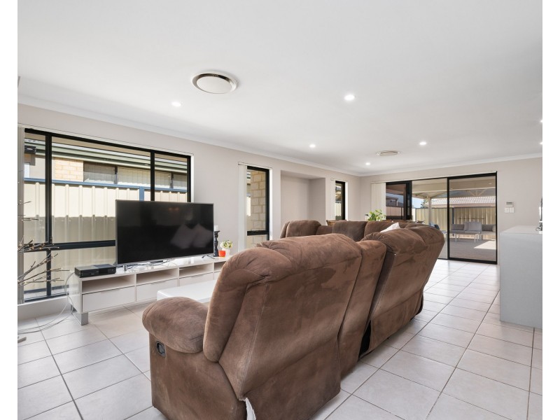 10 Leeuwin Chase, Bertram WA 6167