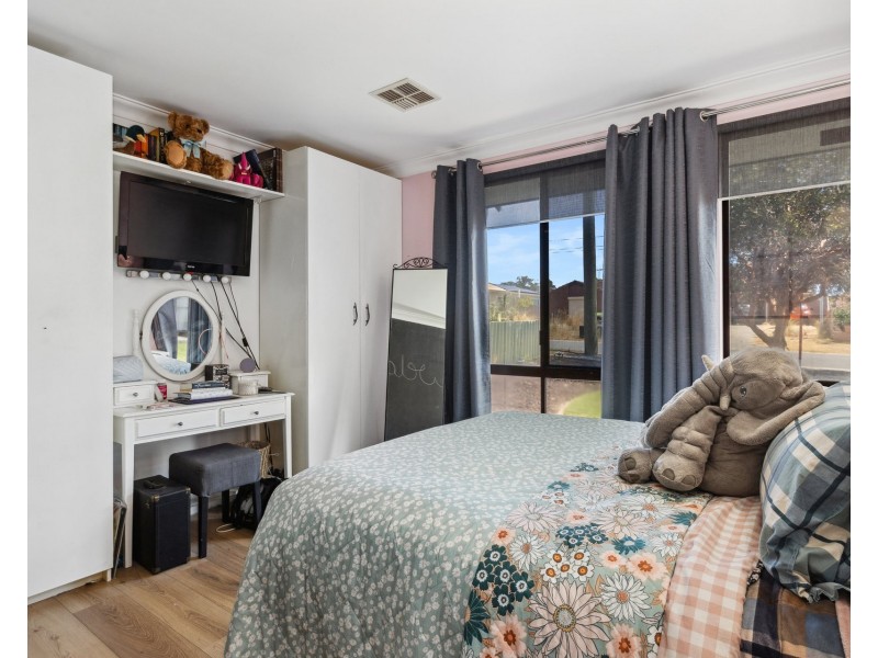 54 Dotterel Way, Yangebup WA 6164