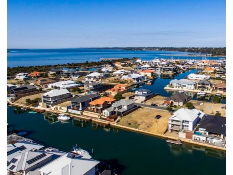 11 Sandpiper Island Retreat, Wannanup WA 6210