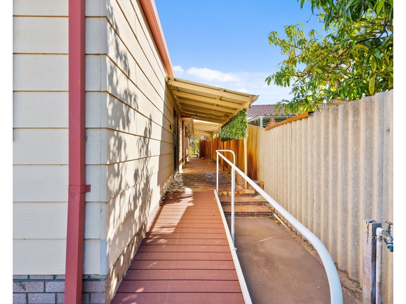 4 Brown Place, Beechboro WA 6063