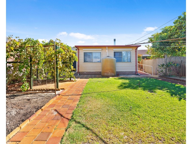 4 Brown Place, Beechboro WA 6063