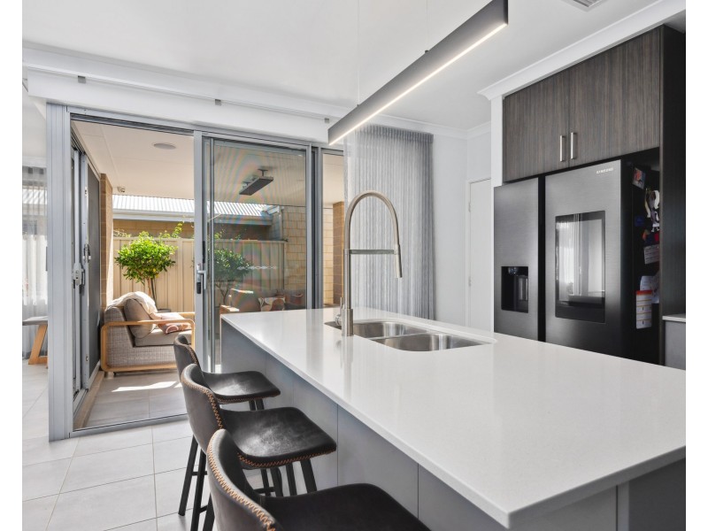 14 Manarola Loop, Coogee WA 6166