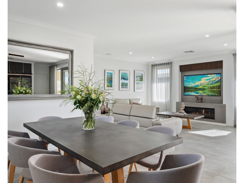 14 Manarola Loop, Coogee WA 6166