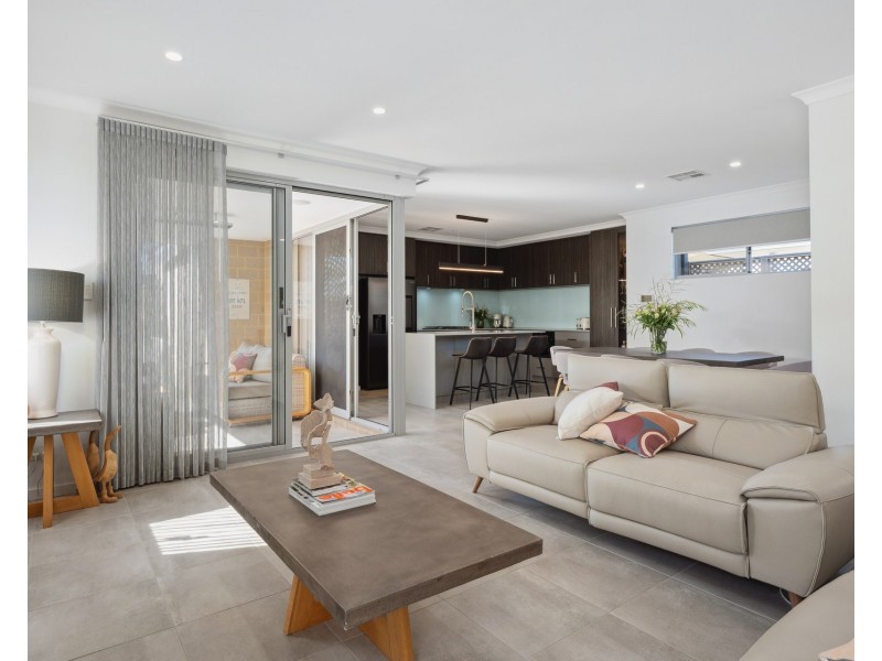 14 Manarola Loop, Coogee WA 6166