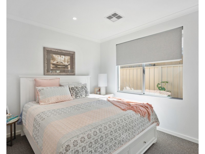 14 Manarola Loop, Coogee WA 6166