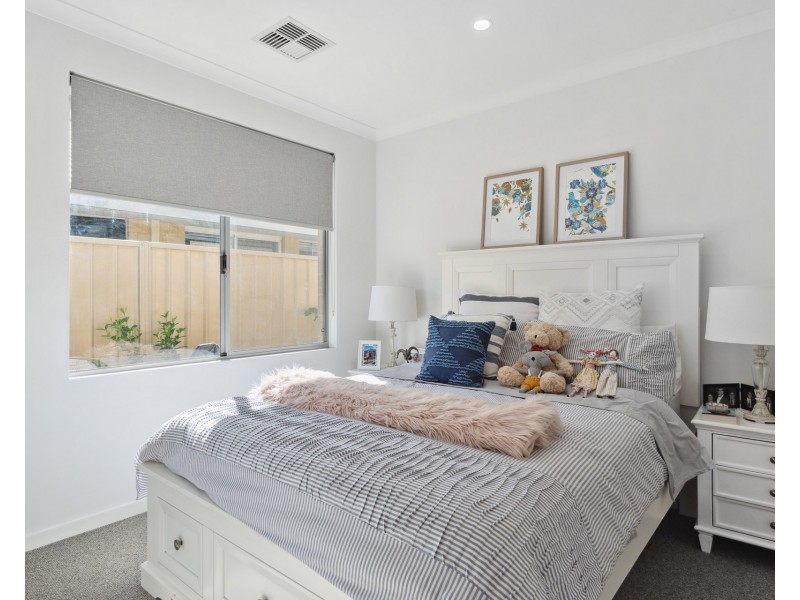 14 Manarola Loop, Coogee WA 6166