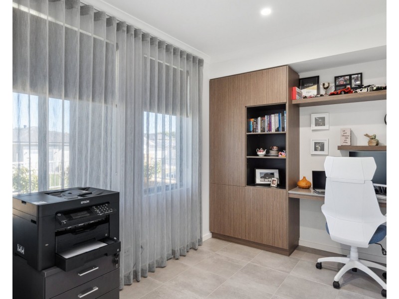 14 Manarola Loop, Coogee WA 6166