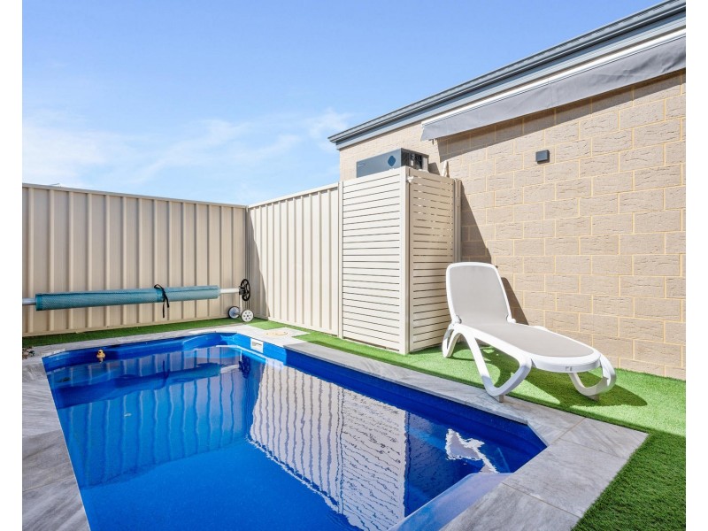 14 Manarola Loop, Coogee WA 6166