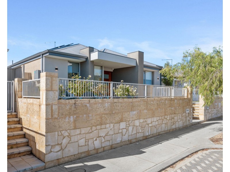 14 Manarola Loop, Coogee WA 6166