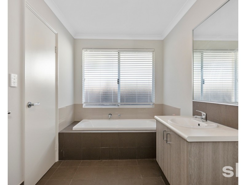 14 Riceflower Boulevard, Halls Head WA 6210