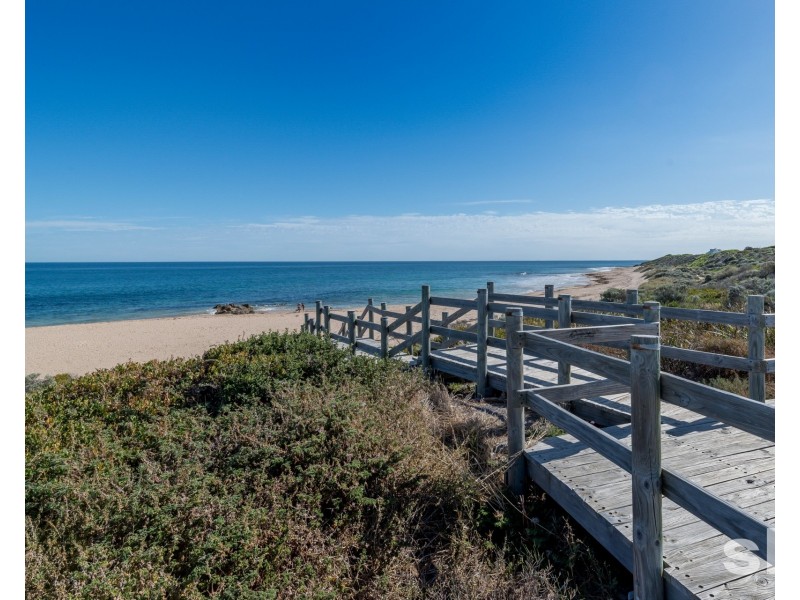 14 Riceflower Boulevard, Halls Head WA 6210