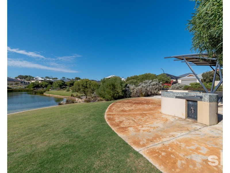 14 Riceflower Boulevard, Halls Head WA 6210