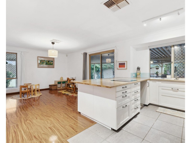 27 Conigrave Road, Yangebup WA 6164