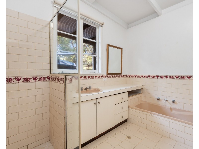 128 Gibbs Road, Nowergup WA 6032