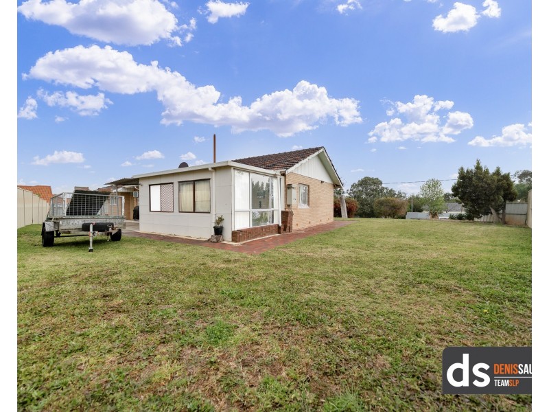 6 Oldfield Road, Girrawheen WA 6064