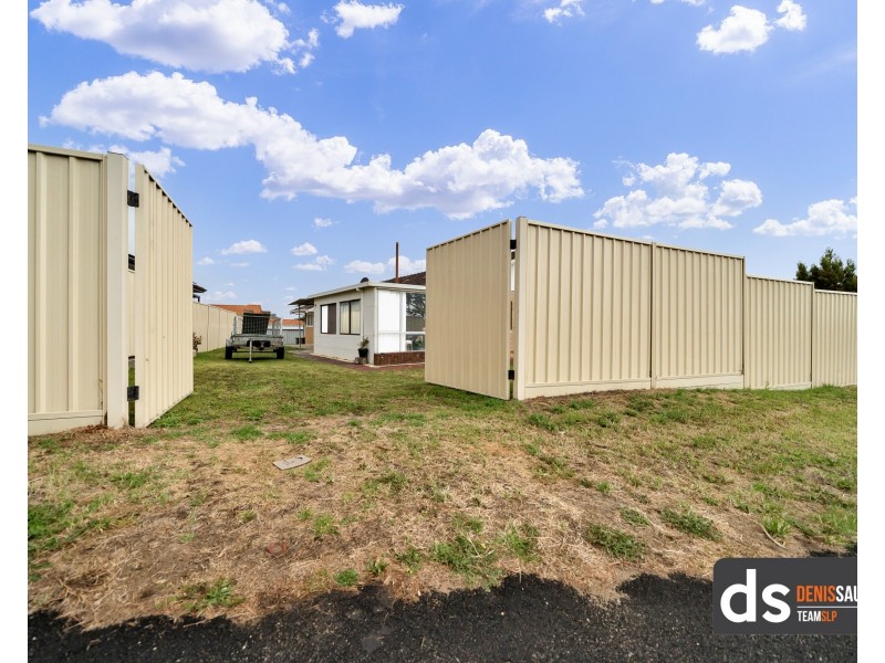 6 Oldfield Road, Girrawheen WA 6064