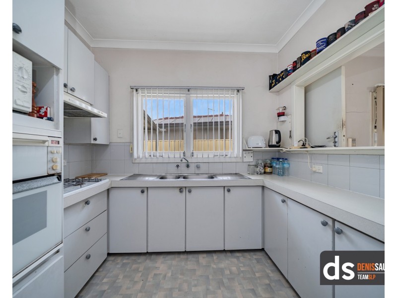 6 Oldfield Road, Girrawheen WA 6064