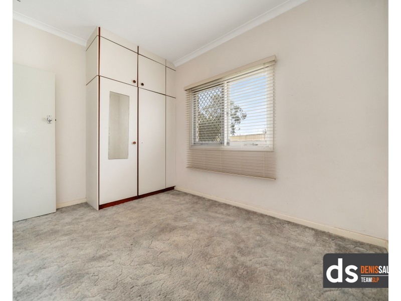 6 Oldfield Road, Girrawheen WA 6064