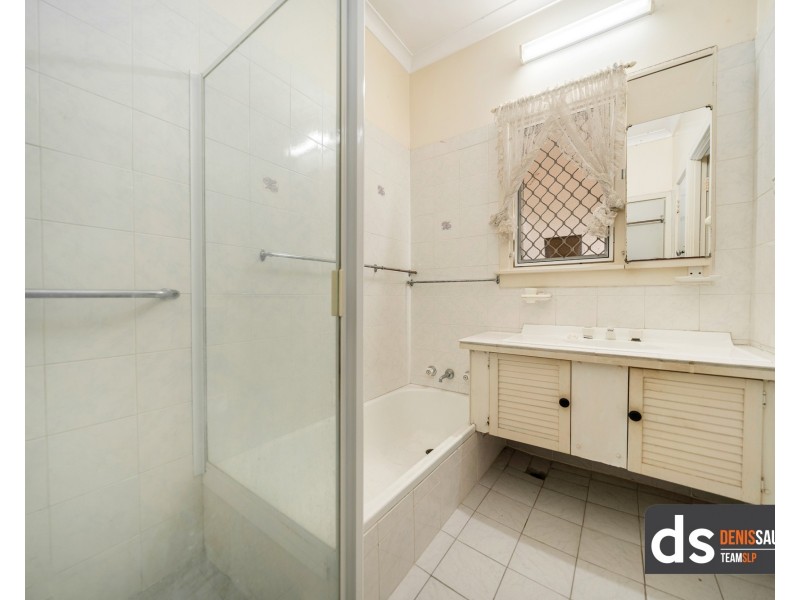 6 Oldfield Road, Girrawheen WA 6064