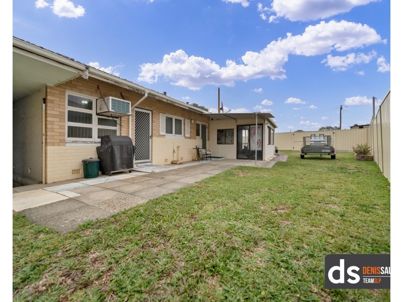 6 Oldfield Road, Girrawheen WA 6064