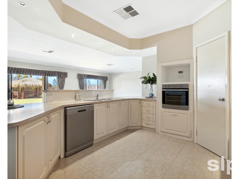 12 Grasshill Grange, Halls Head WA 6210