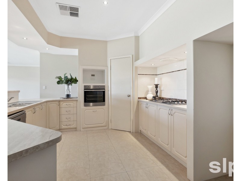 12 Grasshill Grange, Halls Head WA 6210