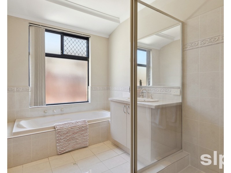 12 Grasshill Grange, Halls Head WA 6210