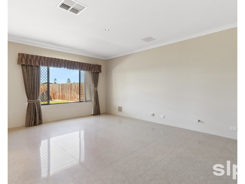 12 Grasshill Grange, Halls Head WA 6210