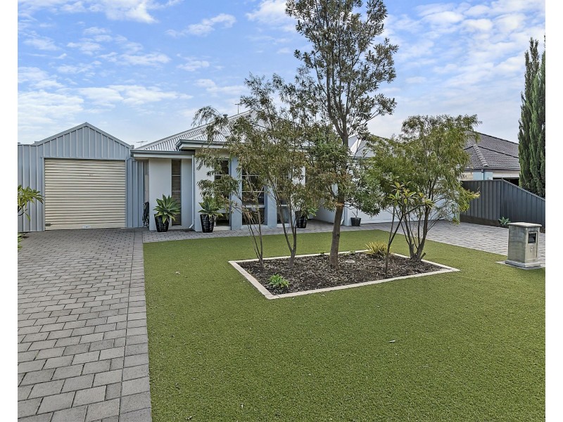 7 Golden Bay Drive, Golden Bay WA 6174