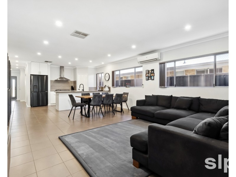 4 Indee Pass, Secret Harbour WA 6173