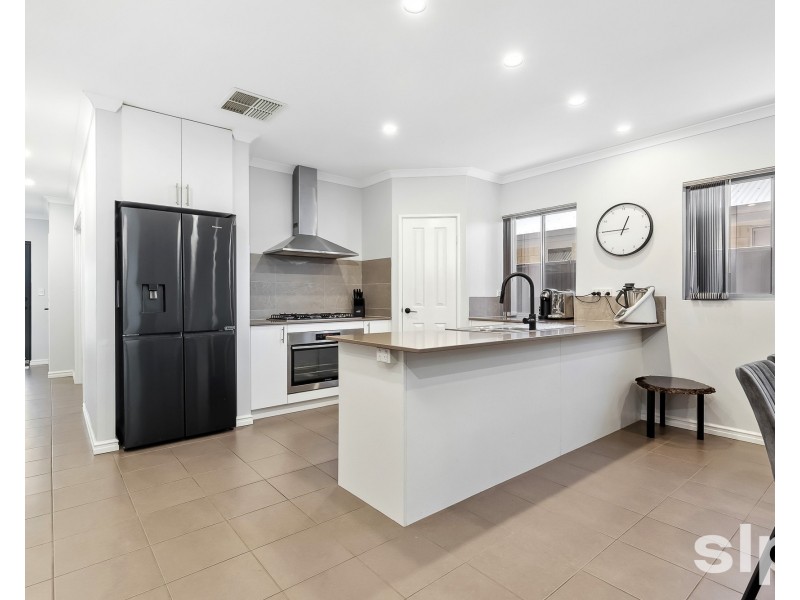 4 Indee Pass, Secret Harbour WA 6173
