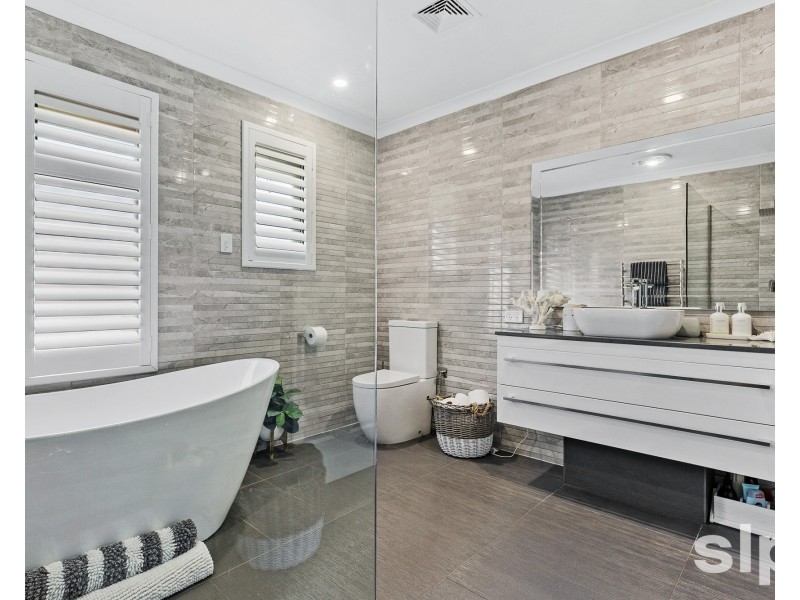 18 Burnsville Drive, Secret Harbour WA 6173