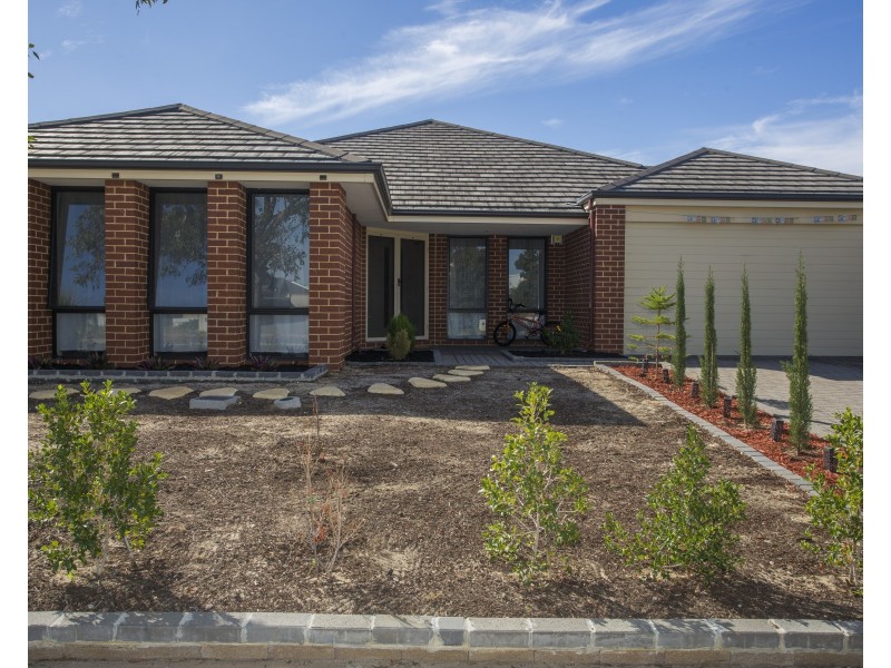 15 Redstone Trail, Ellenbrook WA 6069