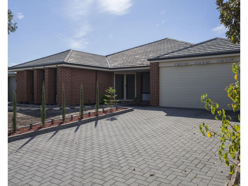 15 Redstone Trail, Ellenbrook WA 6069