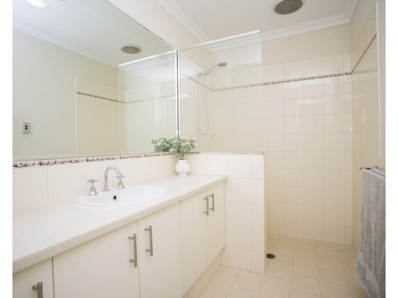 15 Redstone Trail, Ellenbrook WA 6069