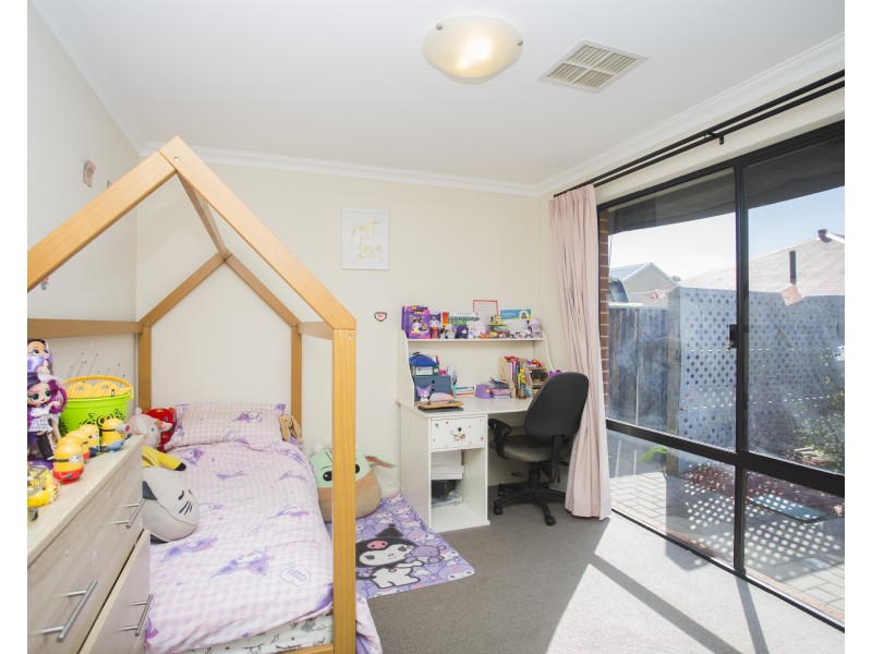 15 Redstone Trail, Ellenbrook WA 6069